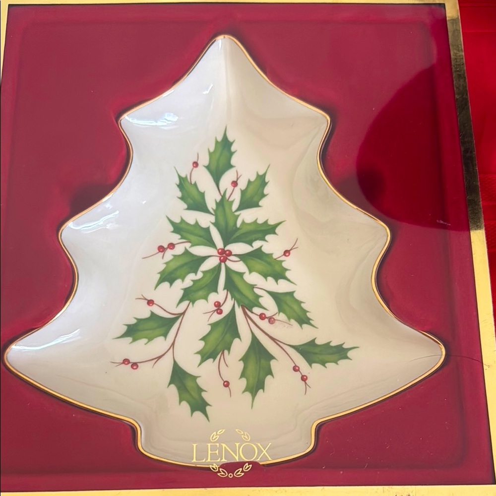 Lenox Green and Red Holiday Decor Tree Dish - Picture 1 of 3